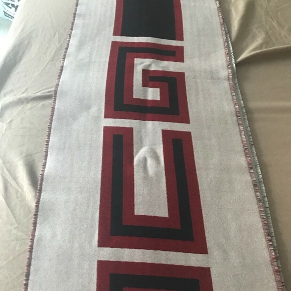 Gucci Ivory/Black Wool/Silk Scarf - Picture 6 of 11